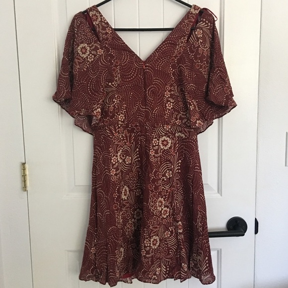 Adelyn Rae Butterfly Sleeves Floral Dress - Picture 6 of 6